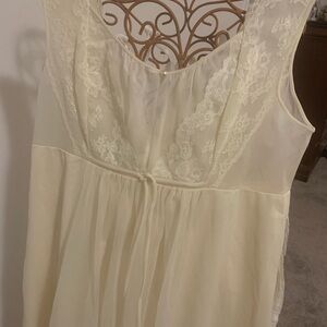 Vintage twin set babydoll waist Cottagecore Chantilli   Peignoir Sheer overlay